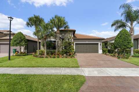 560 SE Monet Drive, Port Saint Lucie, FL 34984