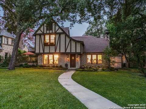 131 Park Dr, Olmos Park, TX 78212