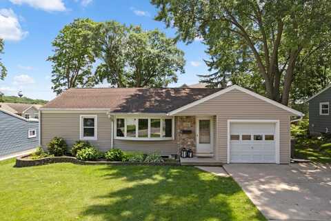 204 Panther Trail, Monona, WI 53716