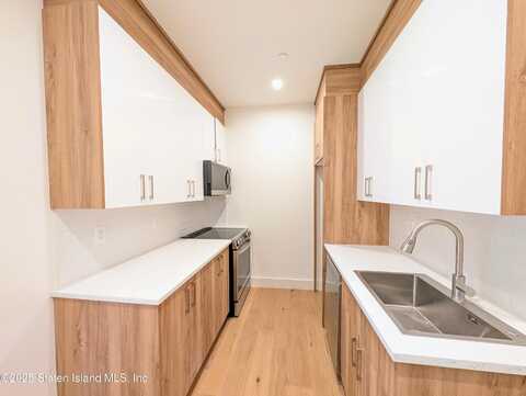 3865 Amboy Road, Staten Island, NY 10308