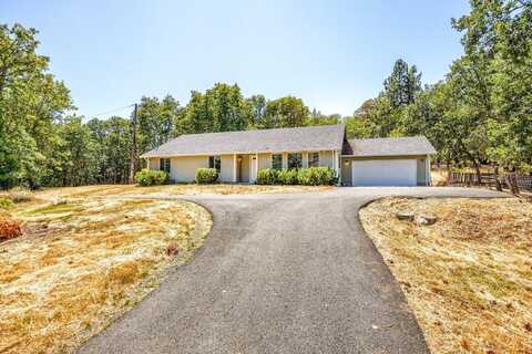 1090 Saratoga Way, Grants Pass, OR 97526