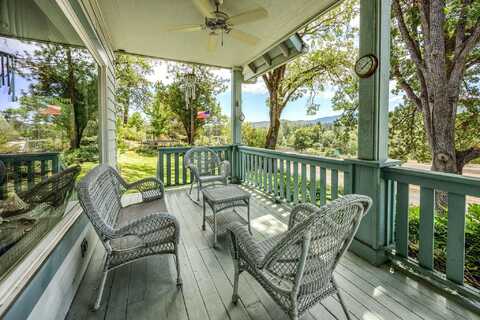127 Fourth Avenue, Gold Hill, OR 97525