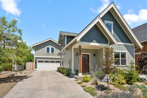 283 Rockfellow Place, Talent, OR 97540