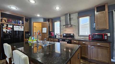 6267 Imperial Dr, Fenton, MI 48430