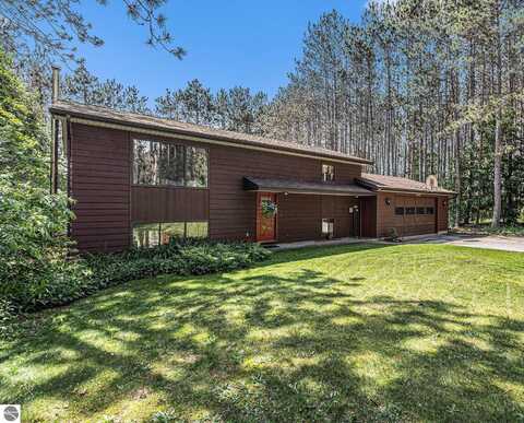 4209 Bridlewood Drive, Traverse City, MI 49685