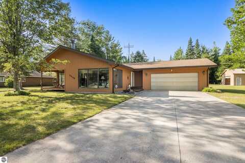 3846 Lee Point Road, Suttons Bay, MI 49682