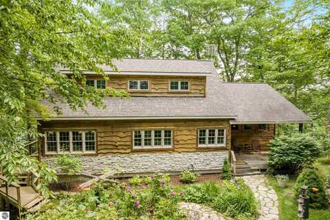 967 Old Miller Road, Beulah, MI 49617