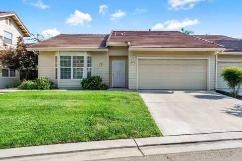 371 Village Drive Drive, Dinuba, CA 93618