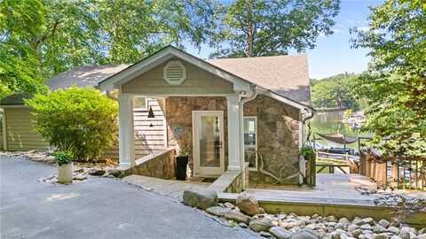 208 Island View Road, Mount Holly, NC 28120