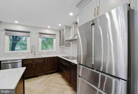 6929 MCLEAN PARK MANOR COURT, MCLEAN, VA 22101