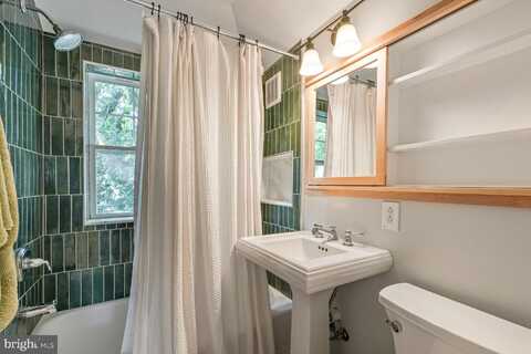 2444 S OAKLAND STREET, ARLINGTON, VA 22206