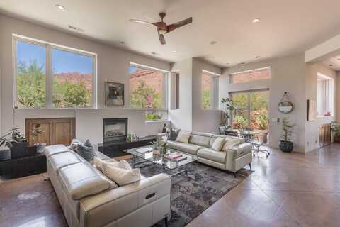 384 W BRITTLEBUSH Way, Ivins, UT 84738