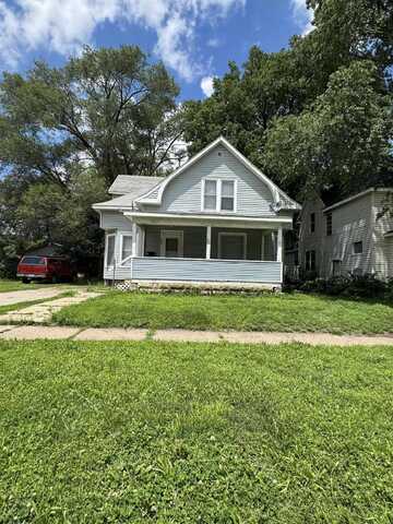 415 E 9th Street, Waterloo, IA 50703