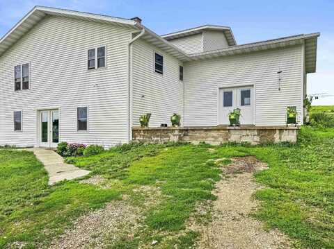 1128 Makee Dr, Waukon, IA 52172