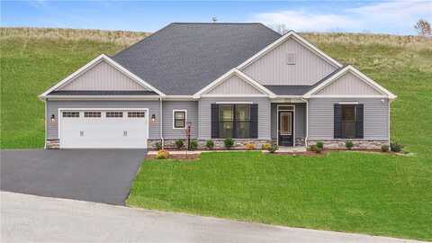 104 Ridgewood Heights Dr, Derry, PA 15101