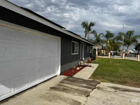 400 Stirrup Avenue, Bakersfield, CA 93307