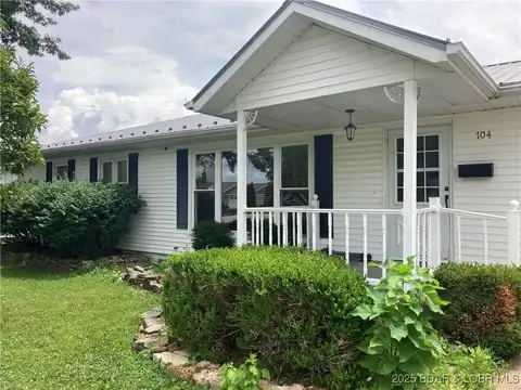 704 Jefferson Street, Versailles, MO 65084