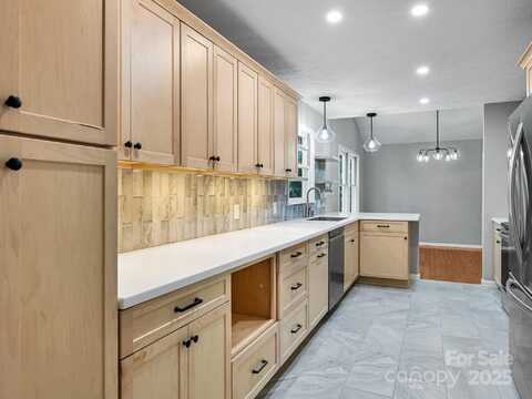 210 Fernwood Drive, Hendersonville, NC 28791