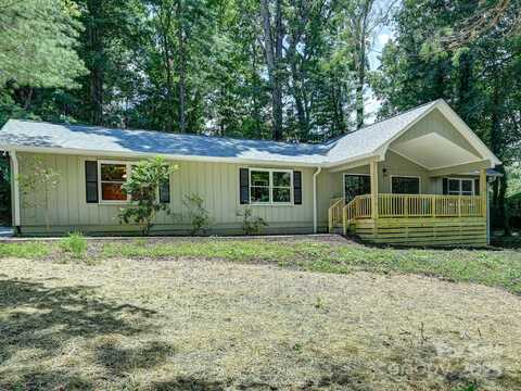 210 Fernwood Drive, Hendersonville, NC 28791