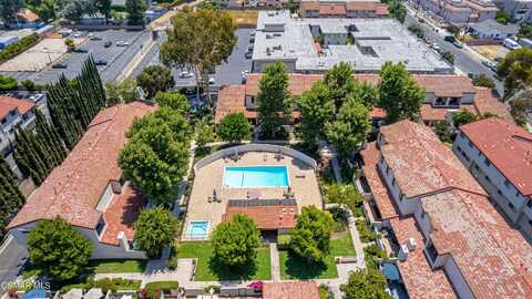 18220 Oxnard Street, Tarzana, CA 91356