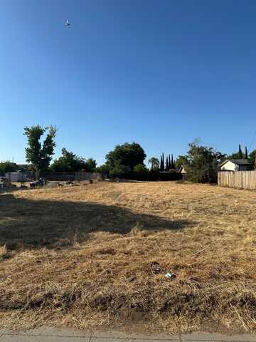 1117 A St S, Madera, CA 93638