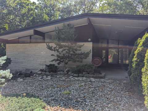 12 S Shore Avenue, Beverly Shores, IN 46301