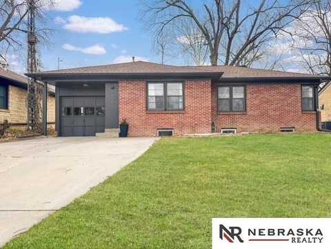 1816 S 49th Street, Lincoln, NE 68506