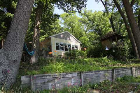 8905 E Acorn Street, Holton, MI 49425