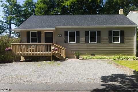 4 Bear Pond Trl, Hopatcong, NJ 07821