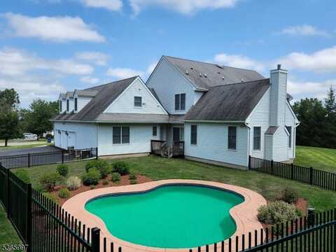 3 Manchur Ct, Raritan, NJ 08822