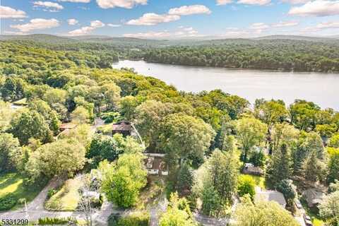 222 Alturas Rd, Vernon, NJ 07422