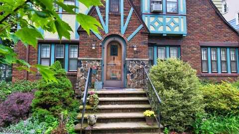 18 Burroughs Way, Maplewood, NJ 07040