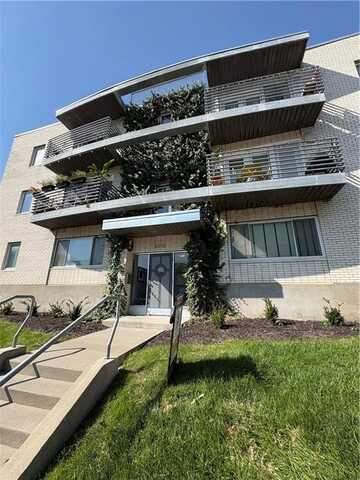 4516 Broadway Avenue, Kansas City, MO 64111