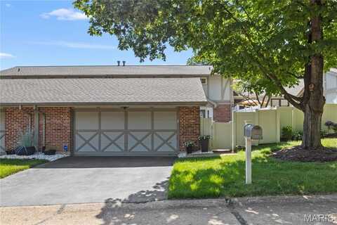 2155 Mason Green Drive, Ballwin, MO 63011