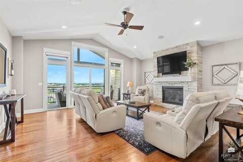 3426 S Pinehurst Circle, Manhattan, KS 66503