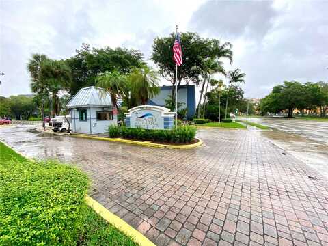 9371 Fontainebleau Blvd, Miami, FL 33172