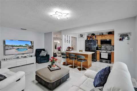 31 NW 133rd Pl, Miami, FL 33182