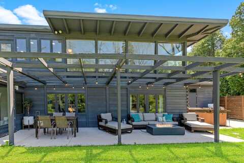 6465 N Santa Monica Blvd, Fox Point, WI 53217