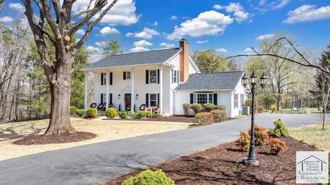 389 Hooker Farm Rd, Martinsville, VA 24112