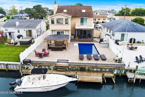 6 Jamaica Avenue, Toms River, NJ 08753