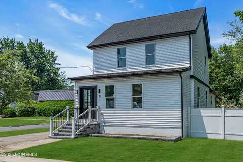 21 Harrison Avenue, Englishtown, NJ 07726