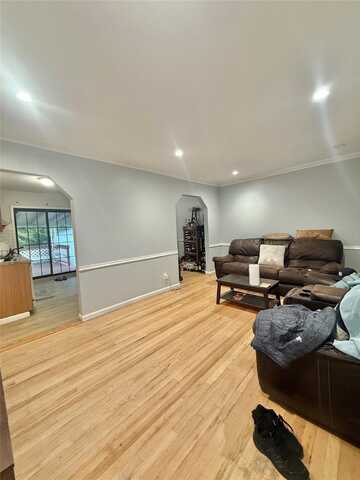 20 Regent Street, Hicksville, NY 11801
