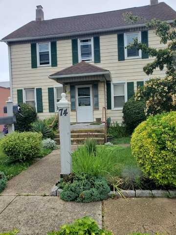 74 W Hoffman Avenue, Lindenhurst, NY 11757