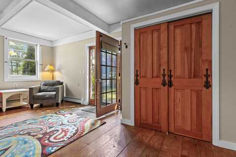 84 South Freeport Road, Freeport, ME 04032