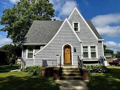 201 S Jackson Street, Clinton, IL 61727