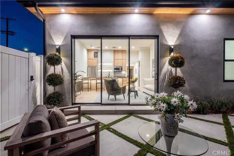 18852 Collins Street, Tarzana, CA 91356