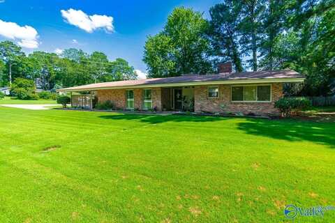 2205 Stratford Road, Decatur, AL 35601