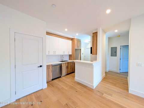 3865 Amboy Road, Staten Island, NY 10308