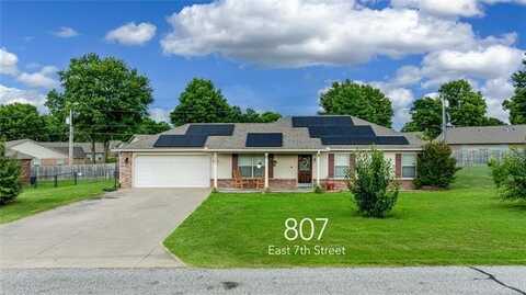 807 E 7th Street, Grove, OK 74344