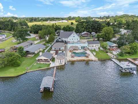 220 Pin Oak, Mabank, TX 75156